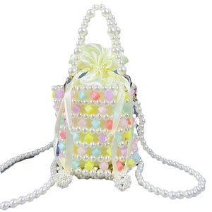 Handgefertigte Perlen-Eimertasche mit bunten Perlen und gelbem Satin-Kordelzug-Innenbeutel