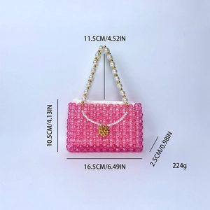 Sac à main rose fait main en perles avec anse perle et pendentif doré chic