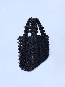 Sac à main artisanal en perles noires avec texture tissée élégante pour soirée