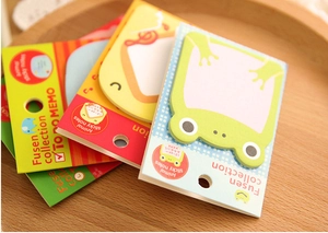 Cute zoo animal sticky notes collection with various cartoon designs in a wooden tray