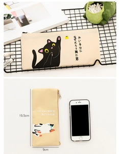 Detail view of large canvas cat pencil cases with size comparison and 19.5cm dimensions