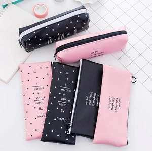 Minimalistische Federmäppchen aus PU-Leder in Rosa und Schwarz mit Punkten und Reißverschluss