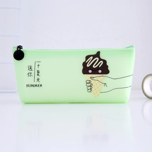 Détail de la trousse en silicone vert clair avec motif de glace d'été et anneau de fermeture