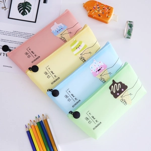 Vue détaillée à plat de trousses à crayons thème glace en quatre couleurs macaron