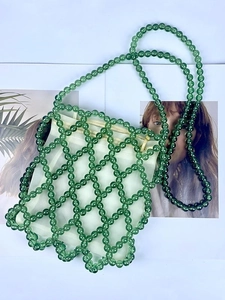 Elegante borsa a secchiello verde con perline, sacchetto interno bianco e tracolla lunga