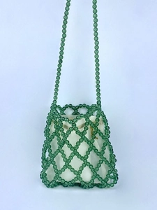 Borsa a secchiello verde con perline fatta a mano con fodera interna e tracolla intrecciata