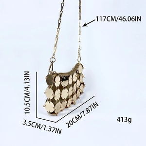 Squisita borsa a tracolla con paillettes dorate e catena dal design metallico elegante