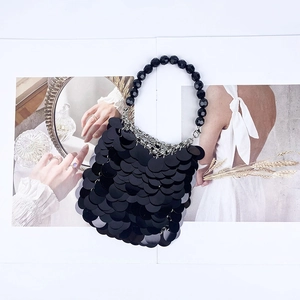 Mini sac à main élégant à paillettes noires en écailles avec poignée perlée de luxe