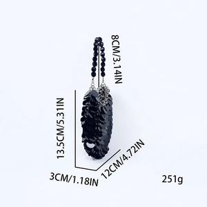 Mini sac à main à paillettes noires avec poignée en perles et mesures détaillées