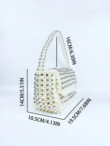 Détails du sac à main en perles avec strass et dimensions précises indiquées