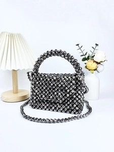 Sac à main perlé fait main avec perles métalliques et bandoulière chaîne