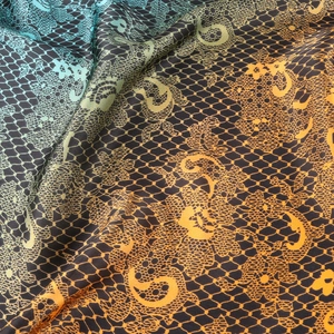 Foulard quadrato di seta 70cm retrò motivo serpente con pizzo sfumato blu-arancio