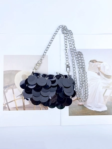 Pochette de soirée ronde à paillettes noires avec bandoulière chaîne argentée chic