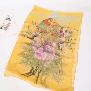 Écharpe longue d'été respirante avec imprimé paon et fleurs en mousseline jaune