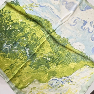Detail van 70cm satijnen sjaal met Van Gogh-stijl olieverfschilderij en zijdezachte glans