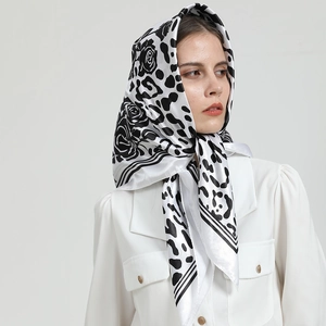Grand Foulard Carré En Satin De Satin Artificielle Tour De Cou Imprimé Rose Noire Léopard Châle De Mode Élégant Femmes