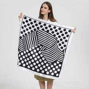Carré de soie 90x90cm classique avec motif géométrique noir et blanc à pois et rayures