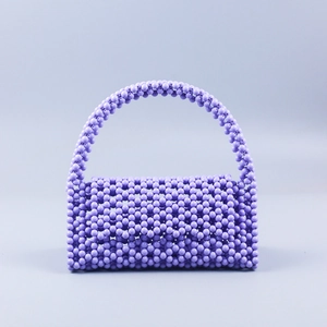 Borsa a mano viola in perline acriliche fatta a mano con trama intrecciata e manico a triangolo