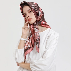 Foulard Carré Élégant En Satin Imprimé Feuilles De Ginkgo Floral Satin Écharpe Pour Femmes Mode Navetteur Professionnel
