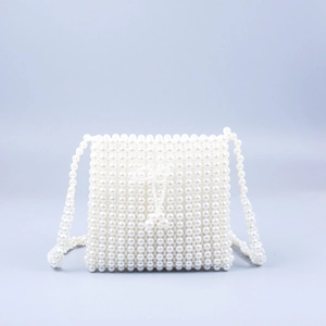 Sac bandoulière fait main en perles blanches avec nœud élégant pour femmes