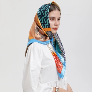 Women Elegant Satin Printed Square Scarf Retro Carriage Pattern Bandana Head Scarf Hair Scarf Neck Scarf Fashion Wrap