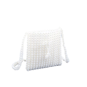 Sac bandoulière artisanal en perles blanches tressées avec détails de franges chics