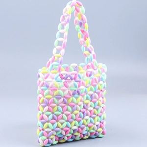 Sac à main tissé à la main avec perles acryliques colorées au motif floral ajouré