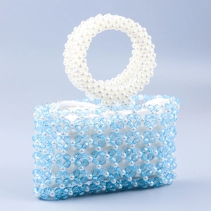 Sac à main fait main en perles bleues et blanches avec anse ronde et motif floral