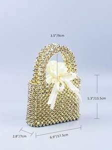Detaillierte Maße der goldenen Acryl-Perlenhandtasche mit weißem Kordelzugbeutel-Einsatz