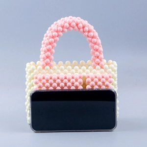 Handgefertigte Mini-Perlentasche in Rosa und Weiß mit runden Griffen und quadratischem Design