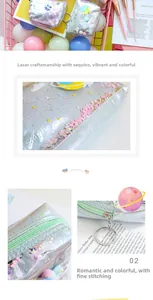 Vue détaillée du sac à cosmétiques irisé avec paillettes cœur et couture robuste