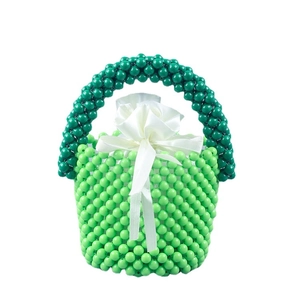 Handgefertigte smaragdgrüne Perlen-Eimertasche mit weißem Satin-Kordelzug für Damen