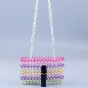 Sac à bandoulière fait main en perles acryliques arc-en-ciel avec rayures colorées