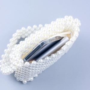 Sac à bandoulière tressé en perles blanches acryliques avec fermeture éclair et rangement