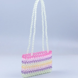 Sac à bandoulière fait main en perles acryliques arc-en-ciel avec rayures colorées