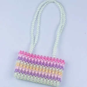 Sac bandoulière fait main en perles acryliques avec rayures arc-en-ciel de style dopamine
