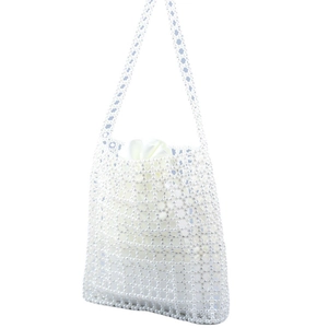 Sac à main élégant en perles blanches avec pochette intérieure en satin de luxe