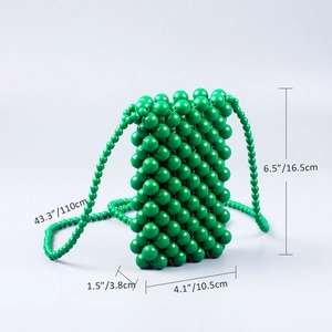 Dimensions détaillées du mini sac de téléphone en perles vertes fait à la main