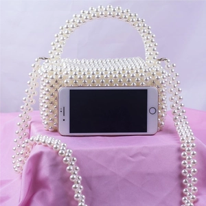 Sac à main blanc perlé fait main avec poignées et bandoulière élégante pour téléphone