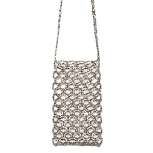 Petit sac bandoulière en perles argentées tressées avec design ajouré élégant