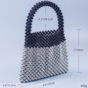 Vue détaillée du sac à main en perles fait main avec dimensions et spécifications