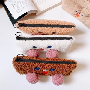 Tre astucci in lana d'agnello con ricamo smiley e pompon in beige e marrone