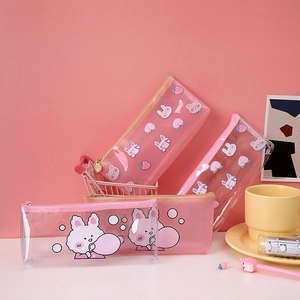 Trousse en PVC transparent avec motifs mignons de lapin et de fraise de dessin animé