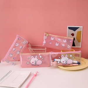 Trousses en PVC rose translucide avec motifs mignons de lapins et de fraises