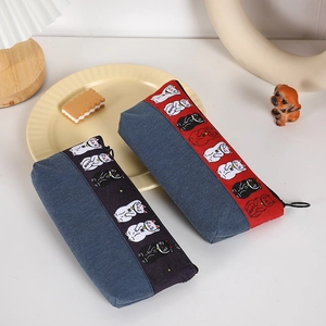 Astuccio in tela stile giapponese con stampa gatto portafortuna e cerniera in metallo