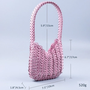 Handgefertigte rosa Paillettenhandtasche mit Maßen 19x15x4,5cm und 520g Gewicht im Detail