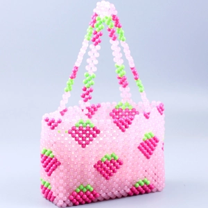 Sac à main en perles acryliques roses avec motif fraise et poignée tissée pour femme