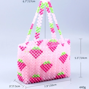 Tableau des tailles détaillé pour le sac en perles fraise fait main avec des dimensions