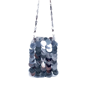 Petit sac bandoulière à paillettes argentées avec chaîne en métal pour femme