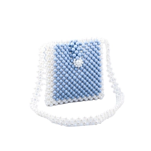 Sac bandoulière fait main en perles tissées avec coutures acryliques bleues et blanches